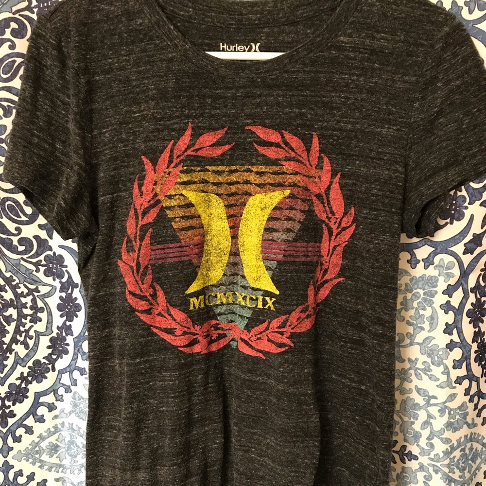 Super comfy vintage looking Hurley shirt.